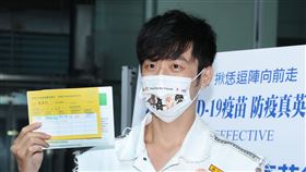 焦糖哥哥陳嘉行施打高端疫苗。（記者邱榮吉/攝影）