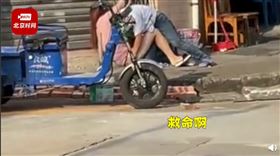 廣東男撲倒正妹（圖／翻攝自時間視頻）