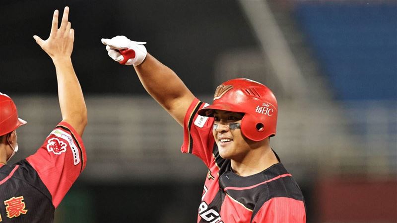 鞏冠首戰就開轟　味全隊史只有4個人