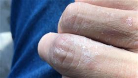 脫皮,屬蛇,生肖(翻攝自 爆廢2公社)