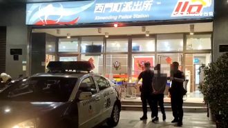 西門色狼緊貼2女學生　一路偷拍裙底