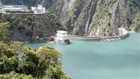 德基水庫水位上升  恢復綠水環山美景德基水庫的蓄水率26日來到90.3%，僅剩4.5公尺即達到滿水位，恢復綠水環山的美景。（民眾提供）中央社記者趙麗妍傳真  110年8月26日