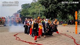 基隆的某間宮廟前往嘉義觸口龍隱寺進香時，竟然同時有多達七位的濟公師父降駕參禮，讓一旁觀看民眾嘖嘖稱奇。