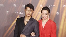 東奧金牌郭婞淳和銀牌楊勇緯出席金曲32擔任頒獎人。（記者/邱榮吉/攝影）。（記者/邱榮吉/攝影）