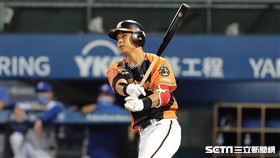 ▲統一獅捕手陳重羽敲出2分打點二壘安打。（圖／記者劉彥池攝影）