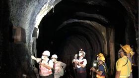 台鐵集集支線隧道變形，短期內無法通車。（圖／台鐵局提供）