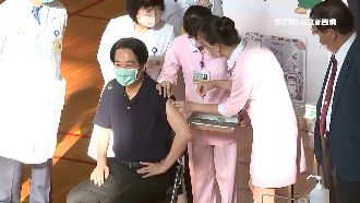 正、副總統帶頭打高端　民眾力挺接種