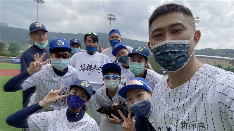 全國錦標賽接棒未來女棒隊挑戰三連霸
