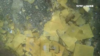 基隆放水燈　金紙、水燈飾品卡海底