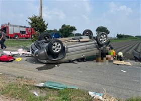 雲林水林鄉，林姓幼兒園老師，開車載3子行經產業道路車禍翻覆，去年丈夫猝死，圖/翻攝自林姓女教師臉書