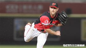 ▲味全龍投手鋼龍。（圖／記者劉彥池攝影）