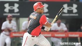 ▲味全龍指定打擊吉力吉撈・鞏冠。（圖／記者劉彥池攝影）