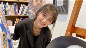 ▲劉程萱才17歲，展出「眼睛」系列畫作，收入捐出幫助受新冠肺炎疫情影響，溫飽成問題的偏鄉學童。（圖／翻攝畫面）