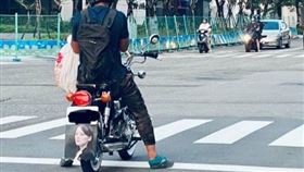 機車,擋泥板,騎士,金與正,金正恩（圖／翻攝自爆怨公社