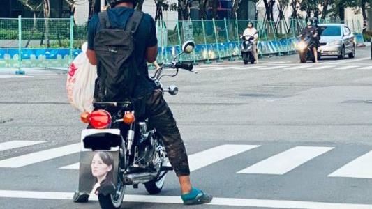 巧遇「地表最強女性」擋泥板！網怕爆