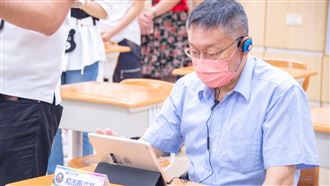 開學第一天看防疫　柯文哲化身播音員