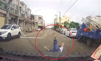 用生命演的「碰磁」　真假車禍網戰翻