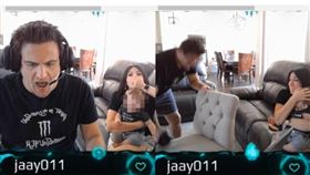 國外版統神？41萬被搶走…妻小前暴怒「摔耳機、砸椅子」。（圖／翻攝自Twitch）