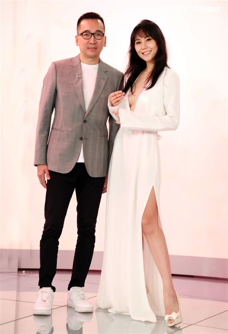 洪曉蕾、王世均出席窈窕曲線挑戰賽頒獎典禮。（記者邱榮吉/攝影）