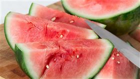 除了香蕉，不妨選擇梨子、西瓜、木瓜、香瓜和火龍果等水果，也有助於排便。(圖/翻攝自Pixabay)