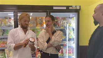 《斯卡羅》穿越？法比歐戲服爽逛超市