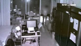 賊闖炒飯店挖飯吃　形跡敗露遭壓制