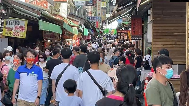 關太久！開學前出遊　溪頭擠爆6千人