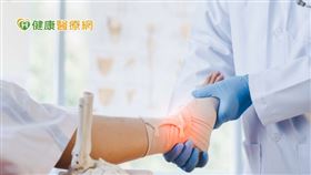 醫療體系更為因應疫情，從原本的實體門診改為遠距通訊門診，不論是醫護人員或者是病患必須重新適應如此陌生或有其限制的醫護行為，此時骨鬆治療藥物的持續給予就變成重大的課題。