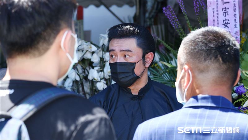 李㼈淚別85歲父親　大陣仗場面曝光