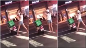 外送妹等紅燈「做健康操」！穿熱褲露火辣線條　網嗨求正面，圖／翻攝自爆料公社二社臉書