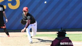 樂天桃猿陳冠宇牛棚練投。（圖／記者王怡翔攝影）