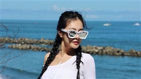 曬產後出遊照！王思佳大露「香肩螞蟻腰」　網暴動：不科學