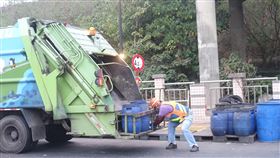 防非洲豬瘟廚餘去化 南市環保局端完整配套台南市列管14家廚餘養豬場均承諾配合政策暫不以廚餘養豬，餐飲店家、團膳業者等廚餘去化。環保局28日表示，業者自行或委外載運廚餘到指定地點，環保局均予免費處理。（台南市政府提供）中央社記者張榮祥傳真  110年8月28日