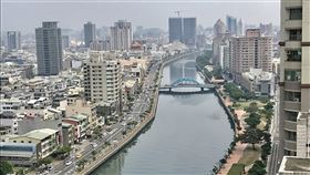 台南城鄉差距擴大隱然成形台南都會化加速人口集中，房地產上漲，新建案從舊城區往偏郊及衛星行政區擴散，城鄉差距擴大隱然成形。中央社記者張榮祥台南攝  109年12月19日