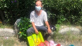 機車發不動！阿伯暖救援背後竟藏心機