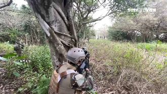 40玩家私闖閒置軍營　大玩生存遊戲