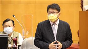 五倍券將發放　潘孟安規劃加碼夜市券行政院將發放振興五倍券，屏東縣長潘孟安（右）30日在縣議會答詢表示，這波疫情對商展和夜市影響很大，振興券目的是要振興經濟、刺激消費，縣府在財政負擔允許下，將規劃發放夜市券。（屏東縣議會提供）中央社記者郭芷瑄傳真　110年8月30日