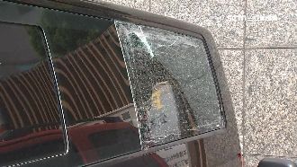 車窗被砸破　車主控報案12小時才理