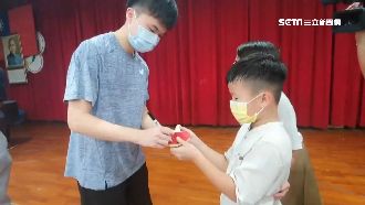 林昀儒回母校宜蘭國小　加碼獎金全捐