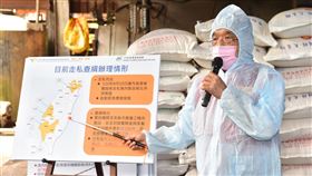 行政院長蘇貞昌30日視察「防堵非洲豬瘟禁止廚餘進入豬隻飼養場所執行情形」。（圖／行政院提供）