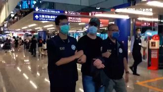 一銀盜領案安德魯　出獄即遭驅逐出境