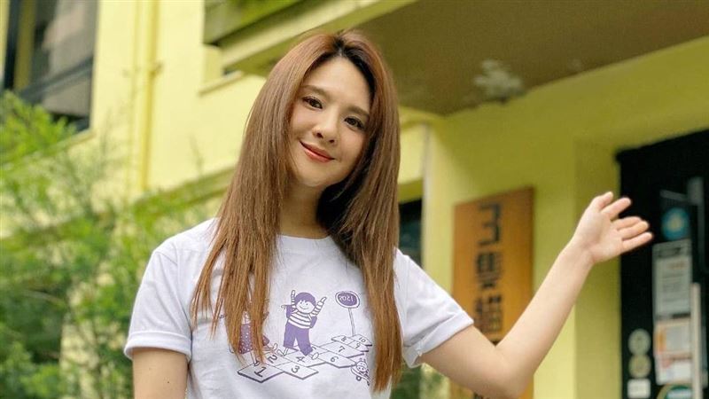 郭靜「被檢討不紅」自嘲：好慘好可憐