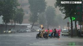 下雨天氣(記者陳弋攝影)