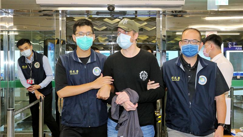 一銀盜領案主嫌出獄　驅逐出境