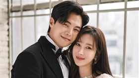 《上流戰爭》沈秀蓮、羅根李婚紗照釋出。（圖／翻攝自Six floor）