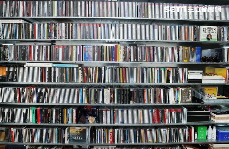 謝哲青出旅遊書三立新聞網專訪。（記者邱榮吉/攝影）