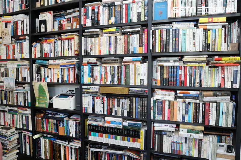 謝哲青出旅遊書三立新聞網專訪。（記者邱榮吉/攝影）