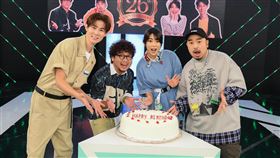 《完娛》四位主持人納豆、宇宙、阿達、夏和熙也在節目中互相爆料廝殺。（圖／三立提供）