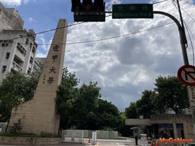 安新建經認為老牌大學,_例如逢甲大學知名度高,周邊學生套房租賃市場較不受少子化影響(圖/安新建經)