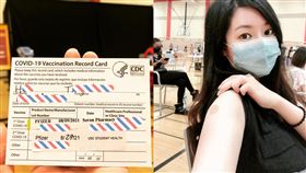 前主播何庭歡前往美國完成2劑BNT疫苗接種。（圖／翻攝自何庭歡臉書）